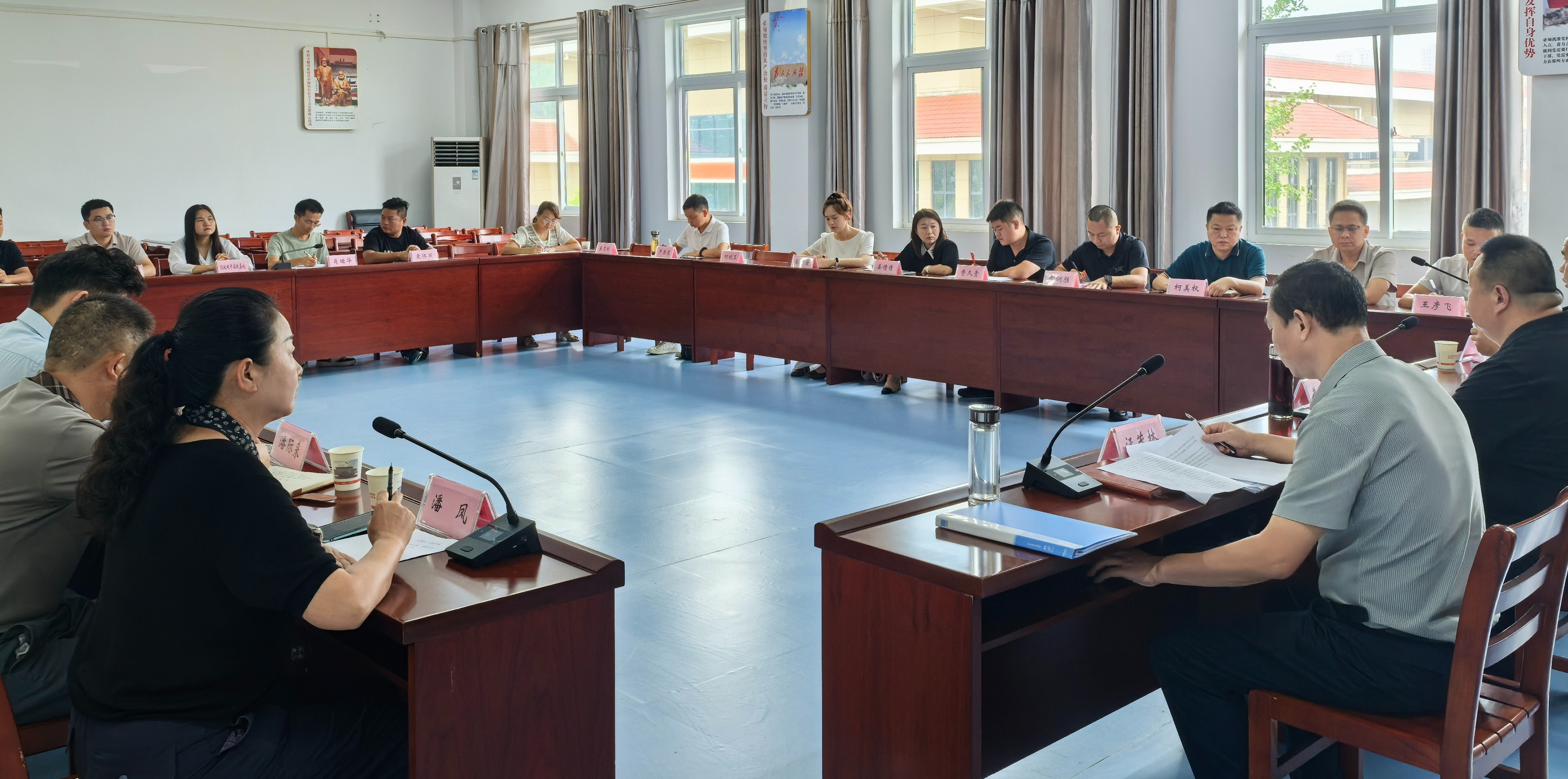 凝聚“新”力量 共筑“新”梦想 我县召开新的社会阶层代表人士座谈会，我司肖绪华同志代表参会-湖北长征传媒有限公司